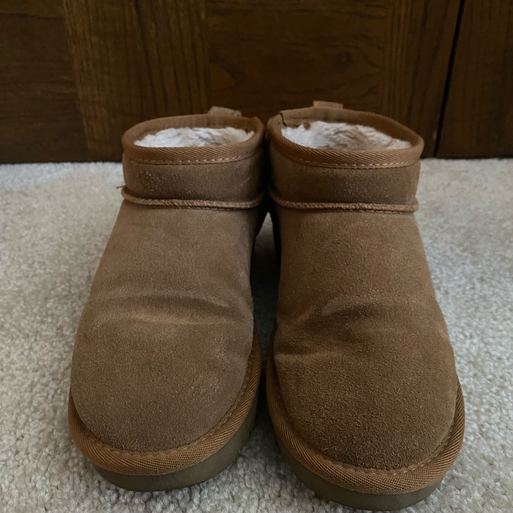 CUSHIONAIRE Women's Hip Genuine Suede pull on boot +Memory Foam